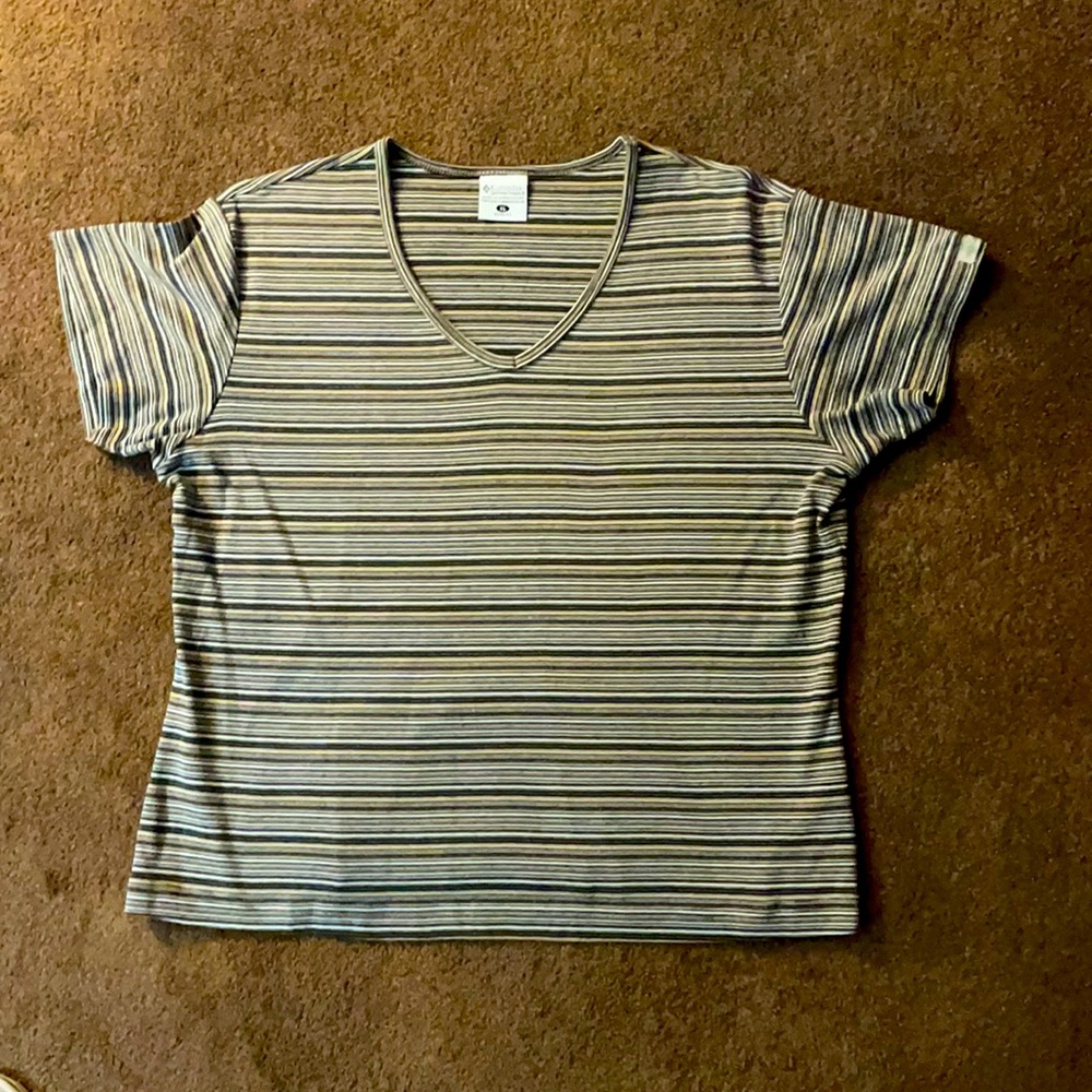 Women’s Columbia s/s shirt. 100% cotton size XL.